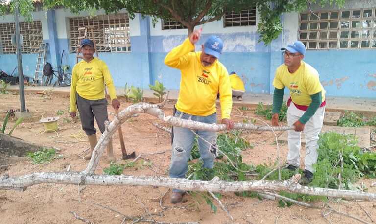 Gobernación ejecuta operación especial de limpieza en escuela Aida Barreto Spinetty