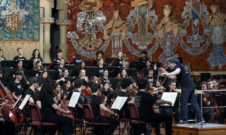 Gustavo Dudamel dirige a jóvenes de 9 países en el Palau de la Música de Barcelona