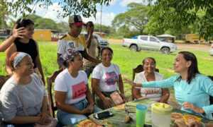 Dueñas de local cerrado por el Seniat en Guárico se restean con Machado