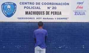 Quema las manos de sus dos hijos como castigo en Machiques