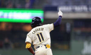 Jackson Chourio hace historia al llegar a los 100 imparables