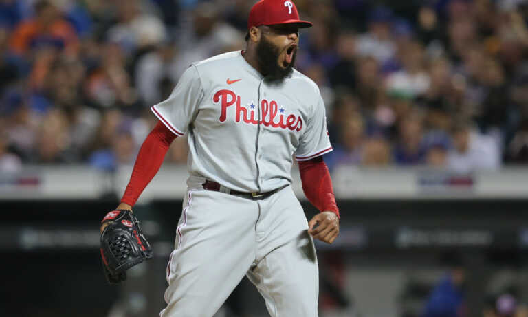 José Alvarado salva en extrainnings e iguala a Jeanmar Gómez