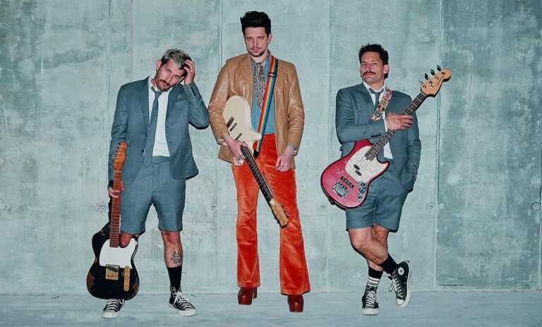 Lasso, Mau y Ricky se unen en “Bilingües”