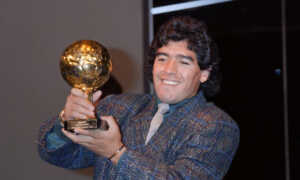 Tribunal francés aprueba subasta del Balón de Oro mundialista de Maradona