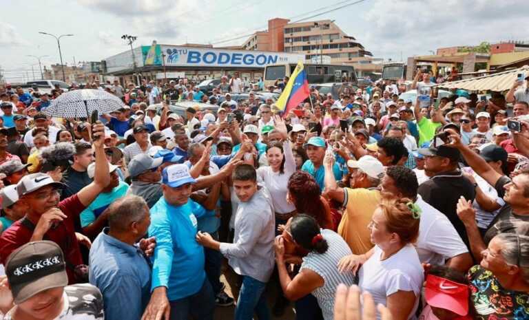 Machado insiste desde Falcón en organizarse para las presidenciales