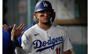 Miguel Rojas duplica en blanqueo de Dodgers