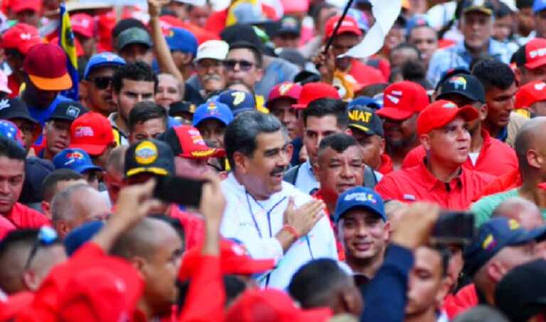 Maduro se une a marcha del oficialismo por el Día del Trabajador