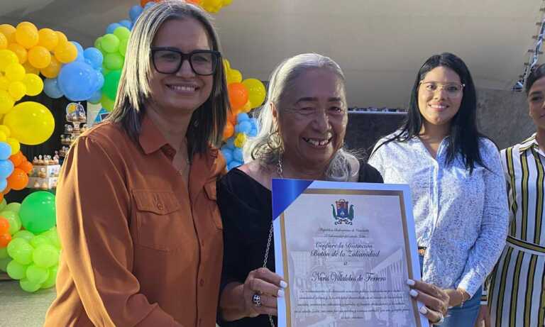 Gobernación del Zulia otorga Botón de la Zulianidad a la profesora Nuris Villalobos