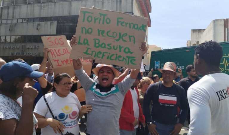 Protestan frente a la Alcaldía de Maracaibo para exigir limpieza de cañadas