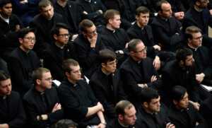 El Papa asegura que hay “mucha mariconería” en los seminarios