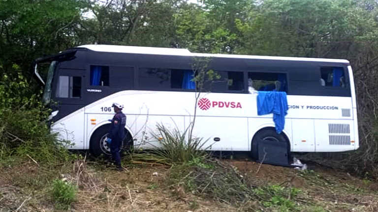 Bus de Pdvsa choca contra un árbol en la Lara-Zulia y deja tres heridos