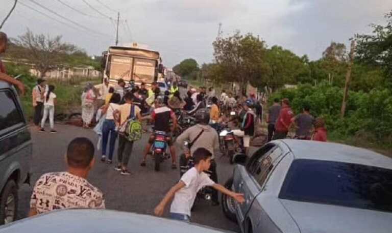 Amanece cerrada la Troncal del Caribe debido a protesta por un transformador