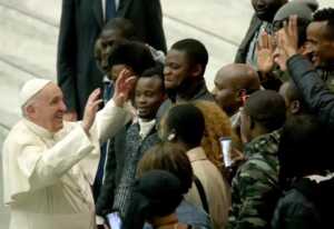 El Papa asegura que los cristianos no pueden admitir muros contra los migrantes