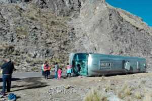 Al menos 13 fallecidos y 18 heridos en accidente de autobús en el sur de Perú