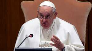 El Papa pide perdón y dice que no quiso ofender o expresarse en términos homófobos