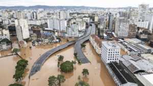 Suben a 84 los muertos por las inundaciones en el sur de Brasil