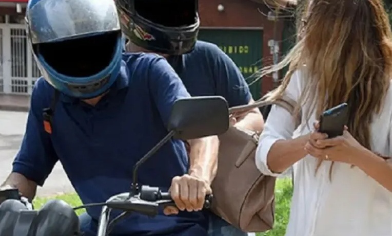 Detienen a 2 “motochorros” venezolanos tras persecución en Chile