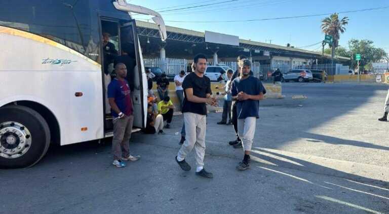 Migrantes venezolanos se rebelan e impiden traslado en México