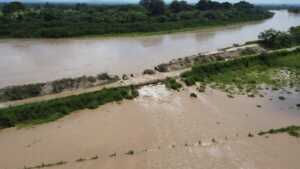 Ruptura de muros de contención ocasionan fuertes daños en el Sur del Lago