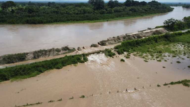 Ruptura de muros de contención ocasionan fuertes daños en el Sur del Lago