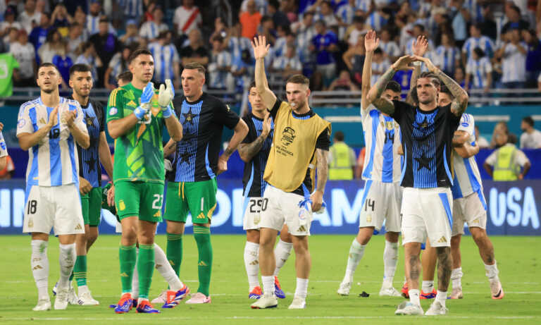 Argentina avanza invicta a cuartos y Chile se despide sin victorias de la Copa América