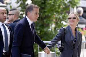 Abre juicio contra hijo de Biden con presencia en la corte de la primera dama