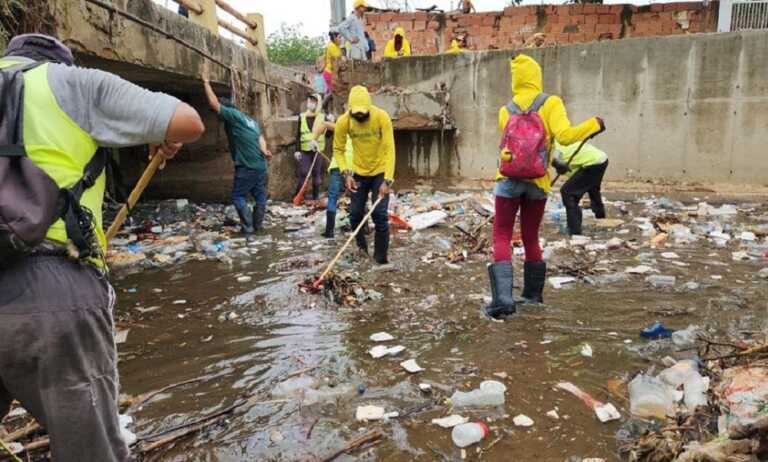 Alcaldía limpia 19,5 kilómetros de cauces de cañadas en 5 meses