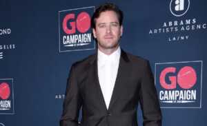 Armie Hammer tilda de “bizarras” y “divertidas” acusaciones de canibalismo