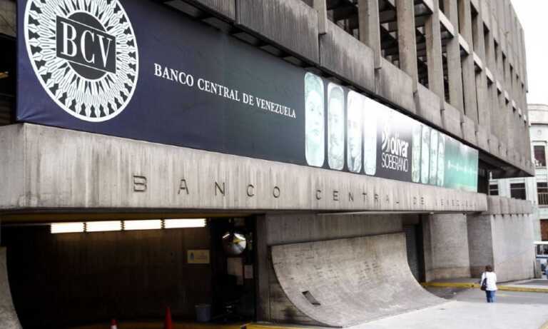 BCV oferta 13 % más divisas en cinco meses para mantener “a raya” el dólar