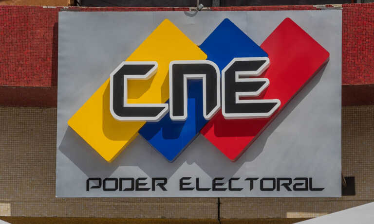 CNE convoca a candidatos presidenciales para firmar acuerdo propuesto por Maduro