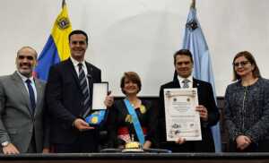 El Clez condecora con la Orden Rafael Urdaneta a la Cámara de Comercio de Maracaibo