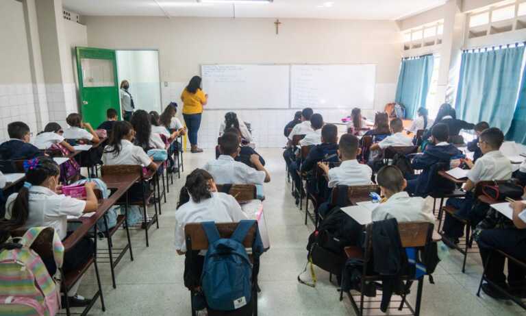 Alertan que centros educativos no deberían pagar tributo de 9 % a pensionados