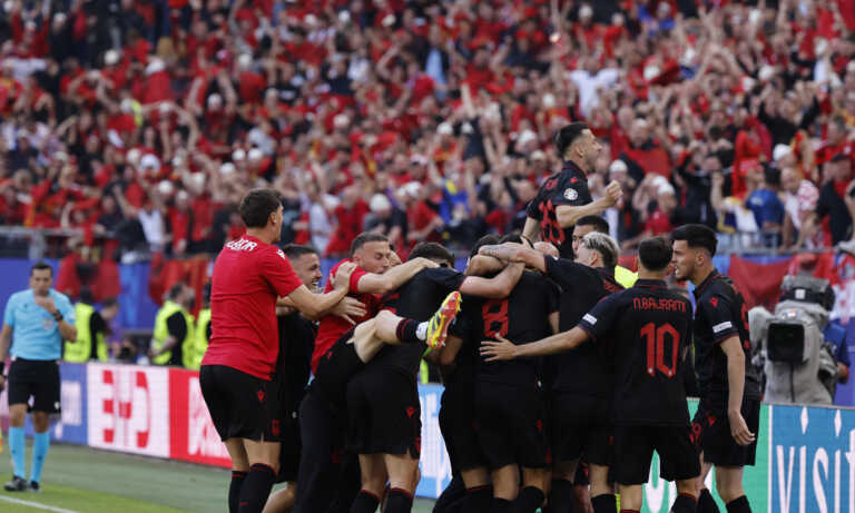 Albania empata ante Croacia en los últimos minutos