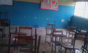 Niños wayuu reciben clases en condiciones precarias en la escuela Cachamana de Machiques