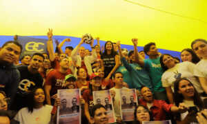 Edmundo González invoca el espíritu de la Generación del 28 en reunión con jóvenes
