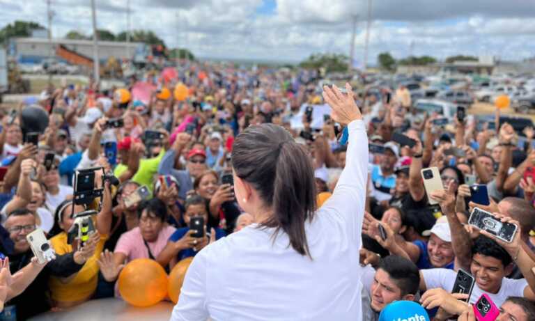 Machado en Anzoátegui: “No tienen que bajar la cabeza por una bolsa de comida”