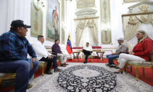 Nicolás Maduro comparte con 3 alcaldes opositores del estado Barinas
