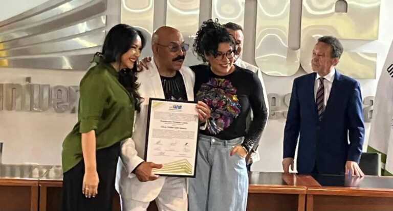 Oscar D’León recibe doctorado honoris causa de la Universidad Nueva Esparta