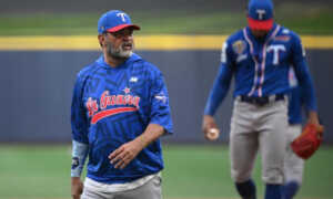 Tiburones de La Guaira confirma continuidad del mánager Oswaldo Guillén