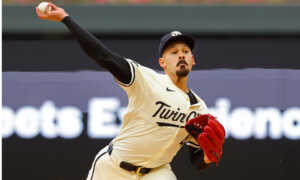 Pablo López controla a los Rockies de Colorado