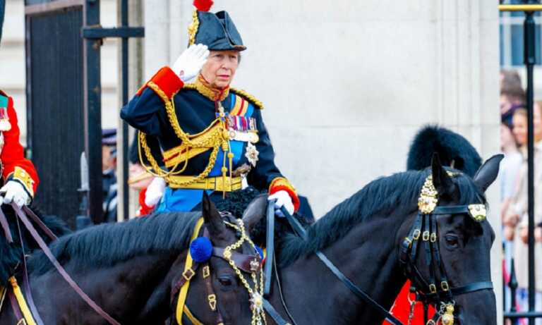 Caballo causa heridas leves en la cabeza a la princesa Ana