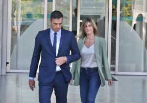 Juez español cita a declarar como investigada a la esposa de Pedro Sánchez