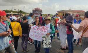 Protestan en la Troncal del Caribe porque más de 2.500 personas quedaron sin cedular