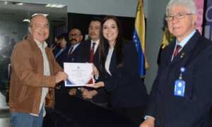 La Verdad recibe reconocimiento de Urbe por el Día del Periodista