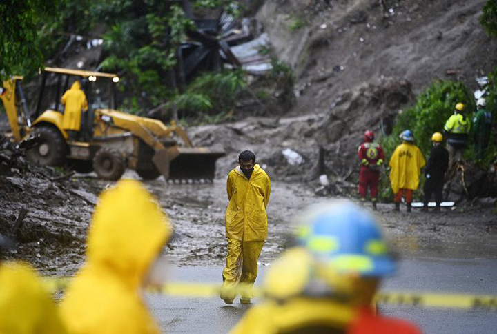 Se eleva a 19 cifra de fallecidos por fuertes lluvias en El Salvador