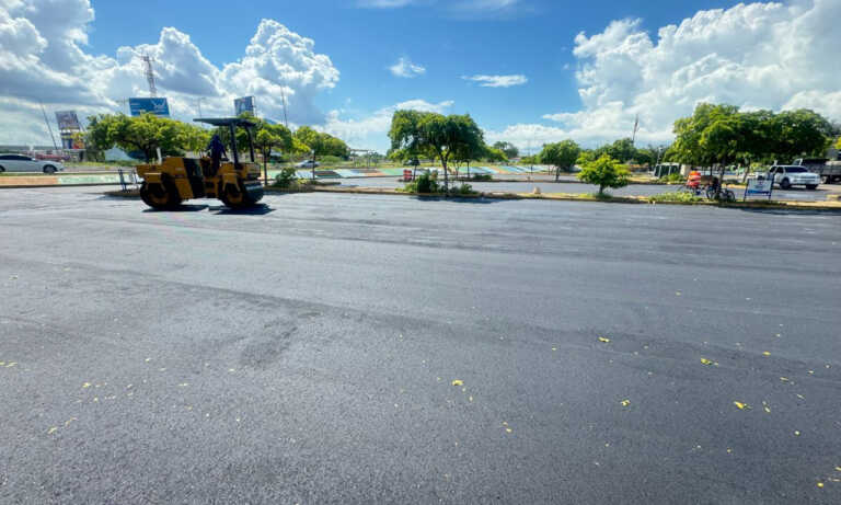 Gobernación reasfalta las vías de acceso y el estacionamiento del Parque La Marina
