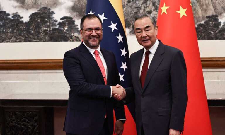 Canciller Gil visita China, dispuesta a ampliar “el comercio bilateral con Venezuela”