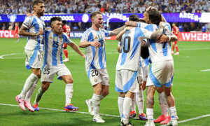 Argentina derrota 2-0 a Canadá en el debut de la Copa América