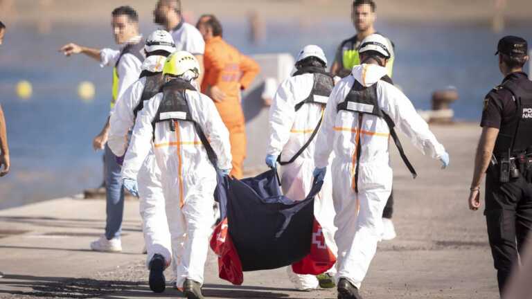 Más de 30 personas mueren en barcaza rescatada tras 17 días a la deriva en el Atlántico