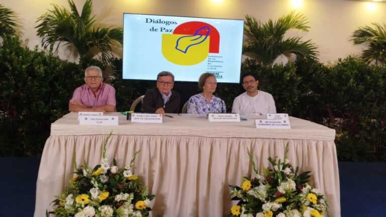 Delegación colombiana pide al ELN "volver a la mesa lo antes posible y superar escollos"